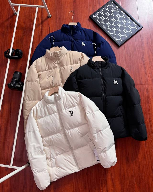 供 顶级版本 配手提袋 支持芯片感应 Mlb 洋基队立领刺绣拉链外套羽绒服 市场最高版本，左胸刺绣小Logo 男女同款情侣款 三标齐全现货 顶级的白鸭绒填充 堪
