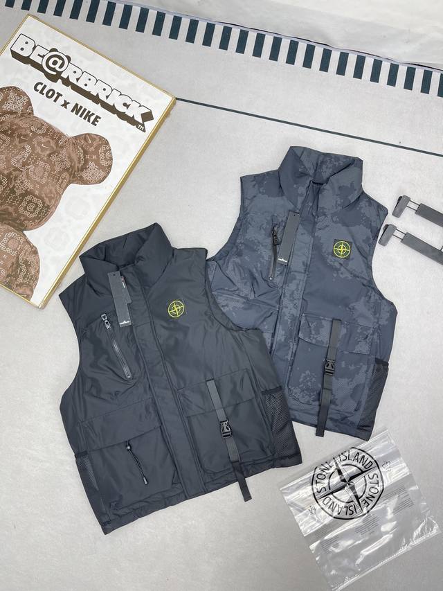 Stone Island 石头岛冬季新款勋章口袋战术羽绒棉马甲户外机能大口袋马甲 实拍甄选 品质放心 面料采用高品质防风面料 多口袋网眼设计 非常考验做工工艺