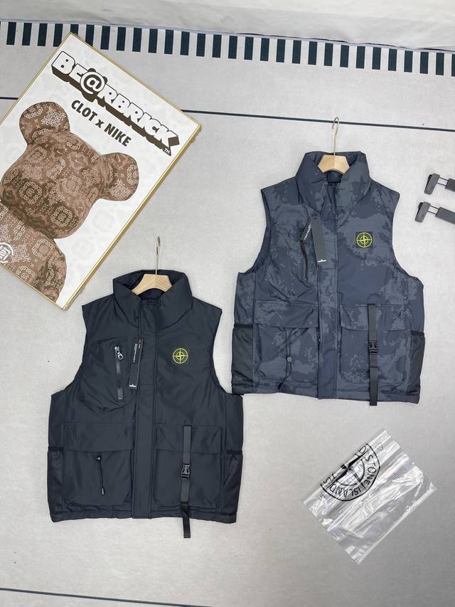 Stone Island 石头岛冬季新款勋章口袋战术羽绒棉马甲户外机能大口袋马甲 实拍甄选 品质放心 面料采用高品质防风面料 多口袋网眼设计 非常考验做工工艺