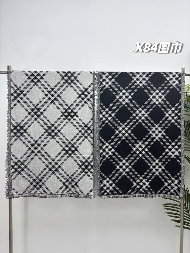 真正的顶级羊绒围巾，70%羊绒+30真丝，男女通用格纹配色，原单巴宝莉驴家专柜款格纹羊绒围巾，情侣款可双面佩戴，顶级享受，绝对的保暖舒适亲肤！ 深圳斯达贸易公司