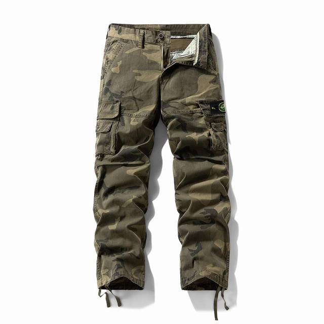 Stone Lsland 石头岛高定潮流迷彩 多口袋休闲直筒工装裤 在这样的季节里又让我们惊喜了一把 上身挺括舒适 超级性价比的单品... 颜色：迷彩绿 迷彩黄