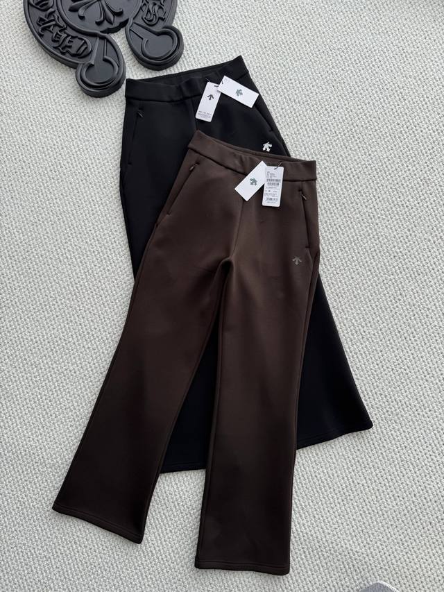 官网同步在售1 公价，Descente迪桑特Women’S Training系列女士针织运动直筒加绒长裤。秋冬季节通勤运动风长裤款式，直筒宽松版型，更好的释放出