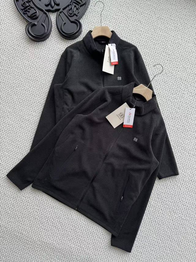 1：1还原 Kolon Sport可隆男士立领抓绒夹克秋冬透湿保暖外套户外运动上衣 身采用蜂窝状表面组织的Polartec Thermo Pro系列抓绒面料轻盈