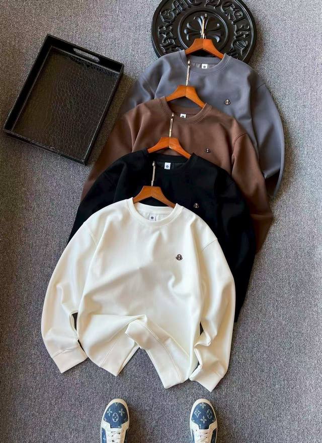 专柜顶级空气棉！ 人气爆款！Moncler 蒙口专柜新品高奢空气棉圆领卫衣！恒隆在售万元级，款号：9918 蒙口家今年最新研发60支340G空气棉面料！表层带蜂