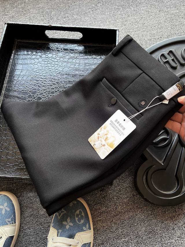 顶级羊毛纤维！ 人气爆款！Lululemon 露露可蒙专柜新品羊绒超柔精梳商务休闲长裤！恒隆在售万元级，款号：9066 露露家今年最新采用加拿大进口羊绒蛋白纤维