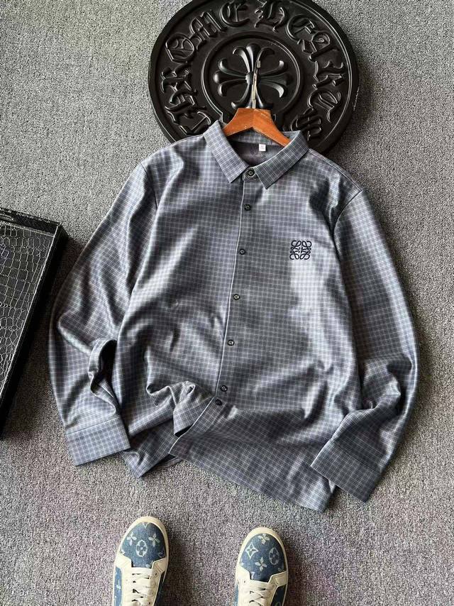 顶级高奢加绒衬衫！ 人气爆款！Loewe 罗意威专柜新品加绒绵羊毛长袖衬衫！恒隆在售万元级，款号：2049 罗意威家今年最新超柔锦棉面料，内里添加绵羊毛成分，更