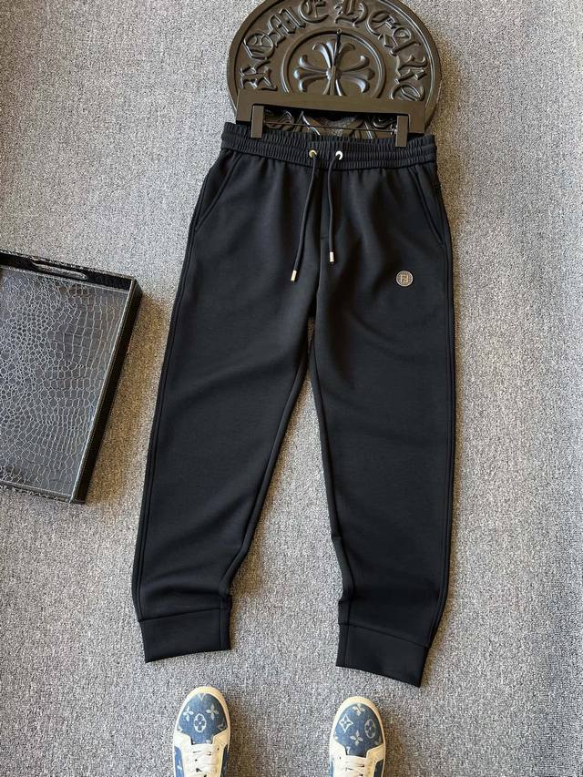 入专柜品质！ 人气爆款！Fendi 芬迪双F专柜新品高端加厚莫代尔棉束脚裤长裤！恒隆在售万元级，款号：2533 芬迪家今年最新加厚莫代尔面料，表层做了液氨处理，