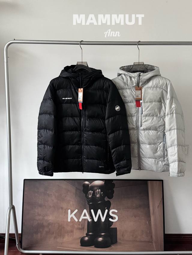 Mammut猛犸象 Gravity 可收纳日本线羽绒服 Af亚洲版 核心面料：采用防泼水、防撕裂面料，户外防护性能出色。有效应对各种复杂天气，耐用性强。 卓越质