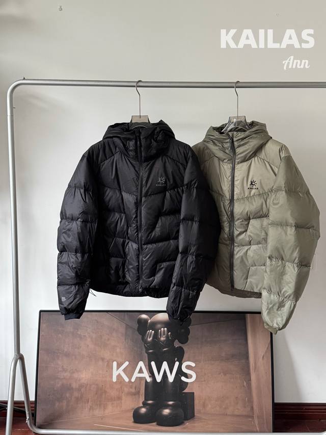 凯乐石Kailas 5000Gt 1000蓬羽绒服 核心面料：大身采用防泼水面料，有效抵御雨雪侵袭。专业户外级防护，适应复杂环境。 卓越质感：内里填充95%高品