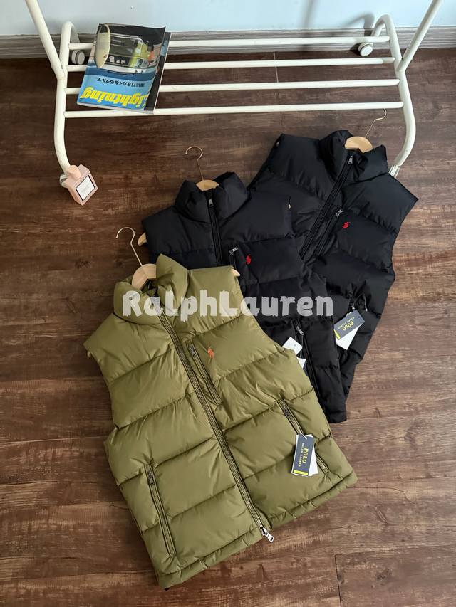 Ralph Lauren 拉夫劳伦男装 经典款Gorham羽绒马甲Rl18871 核心面料：定制三防尼龙提花面料，防风防水防刮擦，户外实用性拉满。 卓越质感：单