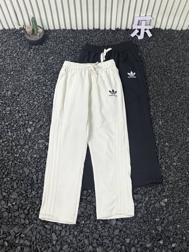 阿迪达斯 Adidas 秋冬侧边杠条织带经典款抽绳卫裤男女款 - 爆款户外休闲百搭神裤闭眼入，上身帅气百搭，秋冬出行必备百搭单品！ 纯棉高克重面料上身舒适透气又