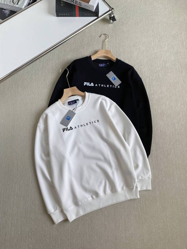 Fila斐乐男子套头圆领卫衣健身跑步运动训练针织长袖上衣！ 棉涤科学配比混纺，兼备棉的柔软亲肤和透气，运动暴汗也清爽舒适，同时又有涤的坚牢抗皱和弹性，挺阔有型，