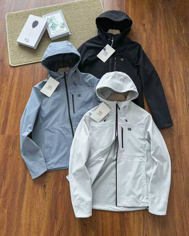 Kolon可隆风脊石墨烯软壳夹克防泼水防静电防风男女外套 完全还原专柜品质，1:1纯原版复制，真的巨巨巨显身材 不用考虑它的功能性 不输任何户外大佬！！石墨烯发