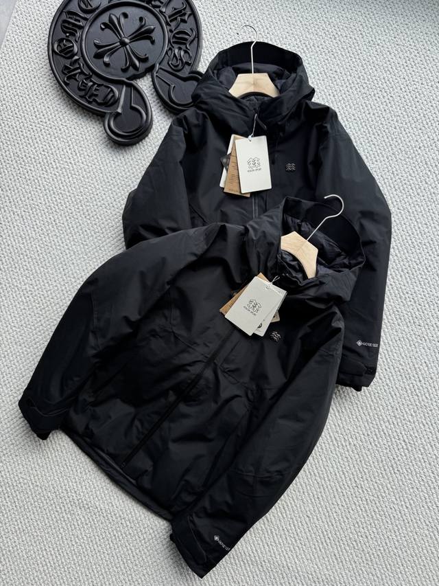 Kolon 可隆官网同步款鹅绒服-轻户外城市版 此版本为轻户外重保暖的城市版，为了保证良好的舒适性，做了以下优化升级： 1.取消腋下拉链开口，避免城市穿着腋下不