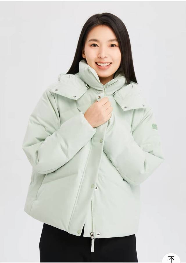 可隆云朵独家顶级品质威海出 90白鹅绒填充随意比对专柜代购 可拆卸帽子设计，可根据环境与自身状态进行拆卸经典款式面包服羽绒服，宽松廓形 适合冬季休闲穿着 可隆马