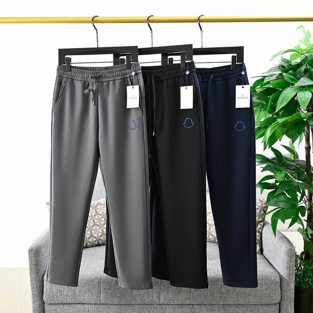 上新， 米 报单号：1902# 蒙口25S秋冬男士刺绣款运动加厚卫裤！独家新款订单，采用380克的进口复合面料，上身手感和质量毋庸置疑，绝对和市面的货不是一个概