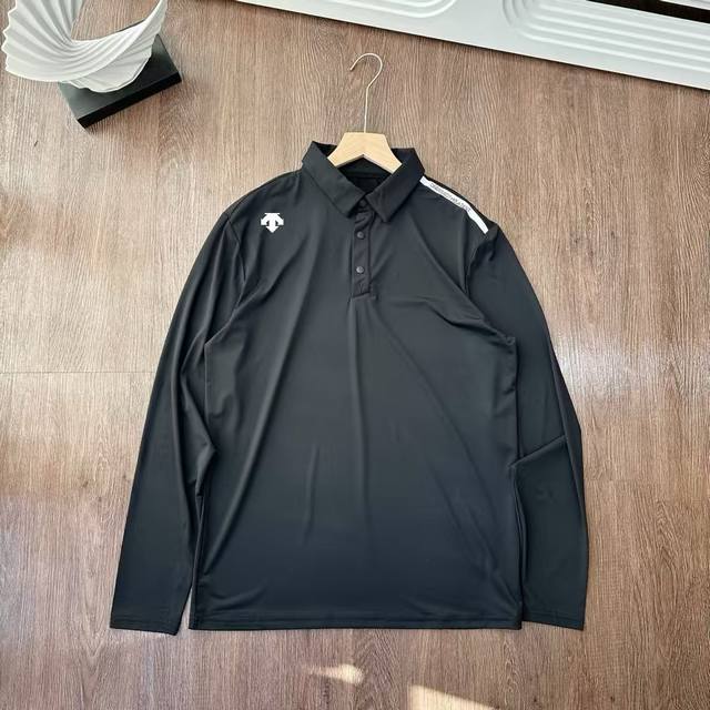 供 控 Descentegolf迪桑特高尔夫Field系列男士长袖Polo衫 Polo领设计，经典优雅，展现绅士风度。 冰感顺滑面料，触感清凉，瞬间驱散暑气，让