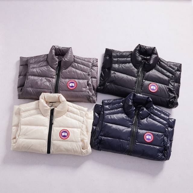 Canada Goose Crofton 加拿大鹅轻薄系列机能羽绒服马甲 一件兼具国标90白鸭绒保暖与机能百搭属性的轻薄马甲，冬季叠穿、单穿都实用，品牌质感拉满