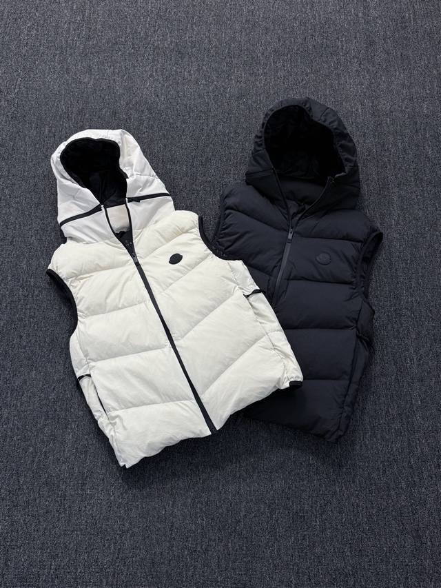 Moncler Beige Quilted Guesac Gilet 斜纹2色羽绒马甲 一件兼具国标90白鸭绒保暖与顶级尼龙质感的经典羽绒马甲，双色可选，冬季百