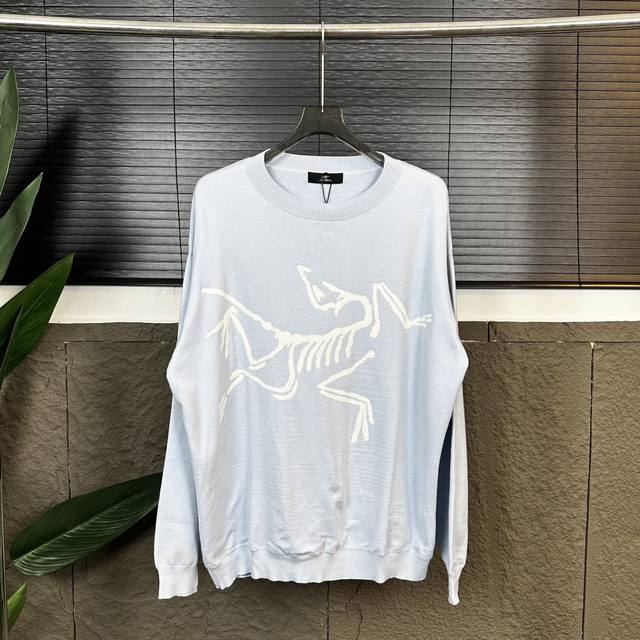 款号：Dj96900 始祖鸟 秋冬新款圆领提花飞鸟毛衣 Arc'teryx 圆领提花飞鸟毛衣 这几年大火的始祖鸟针织毛衣各大网红纷纷入手的高级定制 款进口针织棉