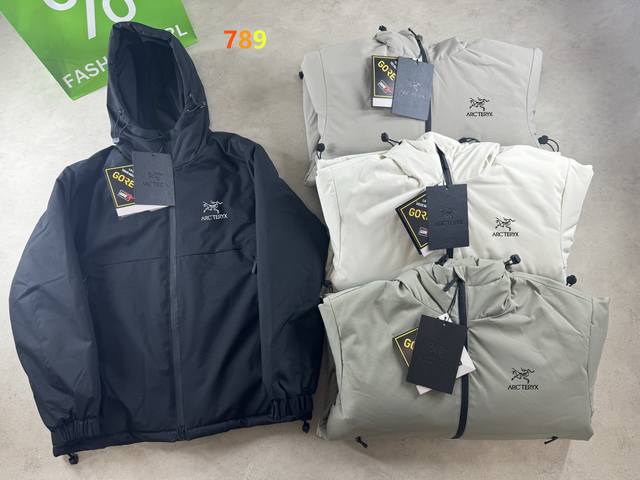Arc'teryx 始祖鸟 25 新款功能性棉衣，专柜品质 防风防水，版型超级正 上身效果极佳 挺阔有质感 户外功能防水级别 ，细节图均为实拍 ，防水压胶拉链