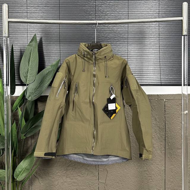 10送清洗剂 款号：Dj1270 Arc'teryx 始祖鸟 Leaf Alpha Gen2 军鸟冲锋衣 硬壳专柜尺码 正品客供货的Gore-Tex防风防水保暖