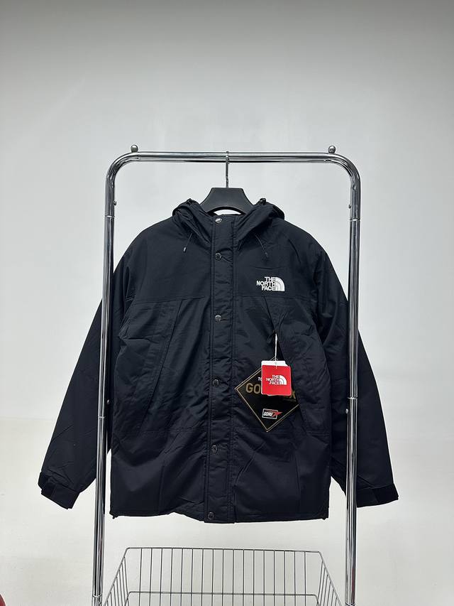 顶级实拍 区别通货 款号Dj199068 北面1990羽绒服 Mountain Down Jacket 日版限定内里暗纹羽绒服 产品细节特性： 1：面料：采用2