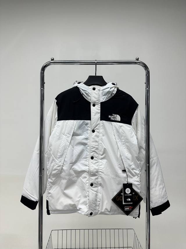 供 顶级实拍 区别通货 款号Dj199068 北面1990羽绒服 Mountain Down Jacket 日版限定内里暗纹羽绒服 产品细节特性： 1：面料：采