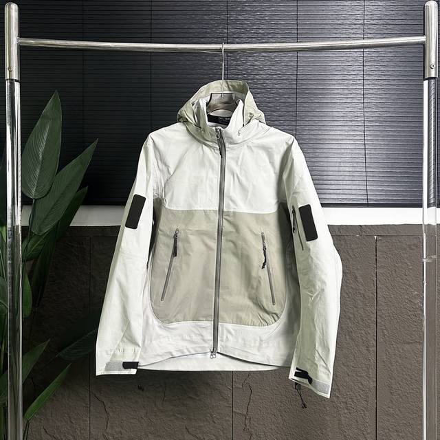 特价 白色L Xl 黑色全 不退不换 款号：Dj1 Arc'teryx System_A系列 始祖鸟 胶囊系列尼龙防水硬壳冲锋衣 始祖鸟防水防风立领连帽夹克冲锋