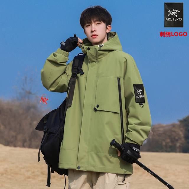 刺绣Logo 国际顶级始祖鸟系列，海外秋季限定全新系列连帽冲锋衣防风连帽夹克连帽外套。 : 拼接风经典 诠释个性的涂鸦卡通潮流风格 街头风格的百搭实穿单品 一件