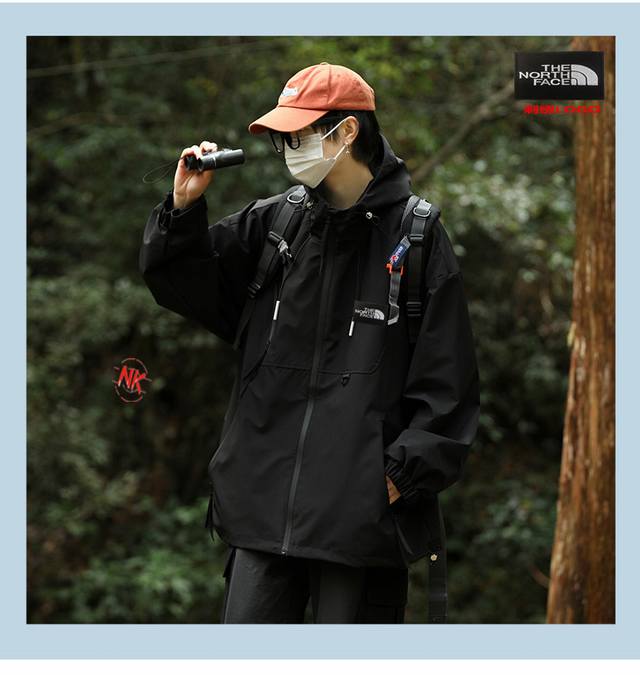 刺绣Logo 北面The North Face系列，海外秋季限定全新系列连帽冲锋衣防风连帽夹克外套。 : 拼接风经典 诠释个性的涂鸦卡通潮流风格 街头风格的百搭