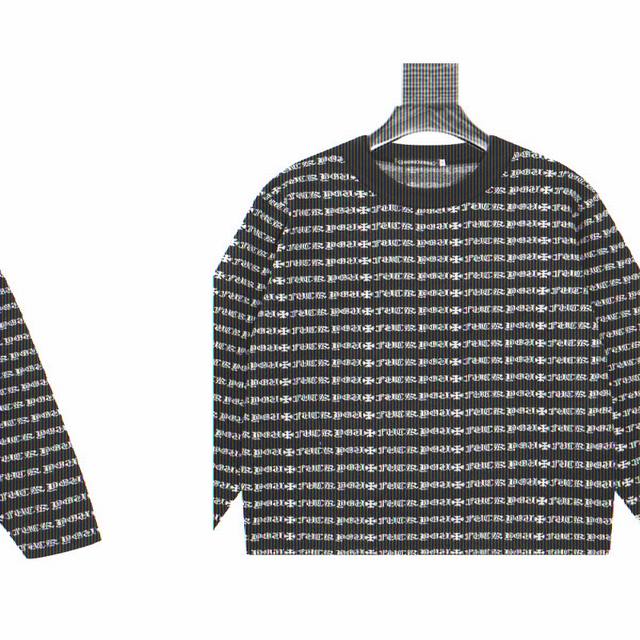 克罗心满印提花十字架针织毛衣 图案设计：满幅印有重复的文字与十字星图案组合，文字元素极具个性，十字星图案带有强烈的风格标识，整体呈现出浓郁的街头叛逆格调，视觉上