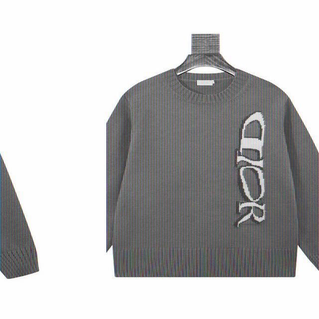 Dior 迪奥彩色字母提花针织毛衣。 材质方面材质为绵羊毛混纺 羊绒混纺面料， 1. 工艺细节：采用进口12针提花设备织造，彩色字母图案对位精准、纹理清晰，无跳