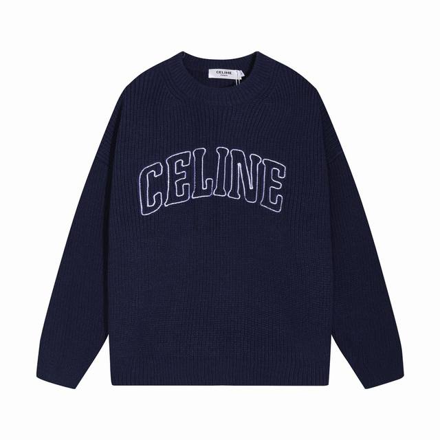 赛琳 Celine 字母刺绣圆领针织毛衣 品牌标识设计：正面以白色刺绣工艺呈现品牌名称“Celine”，字体采用弧形排列的美式复古风格，精致且富有辨识度，是品牌
