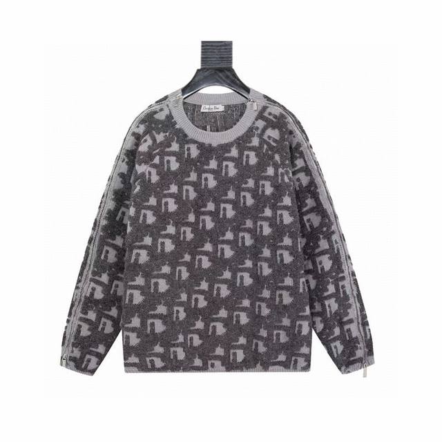 Dior 迪奥 王嘉尔同款毛衣针织开衫拉链外套 针织毛衣的核心材质为绵羊毛+羊绒混纺面料， 1. 工艺细节：采用意大利进口12针提花设备织造，满印的“Cd”标识