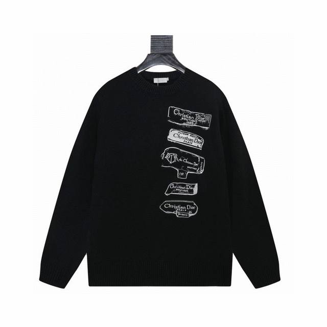 Dior 迪奥彩色字母提花针织毛衣。 材质方面材质为绵羊毛混纺 羊绒混纺面料， 1. 工艺细节：采用进口12针提花设备织造，彩色字母图案对位精准、纹理清晰，无跳