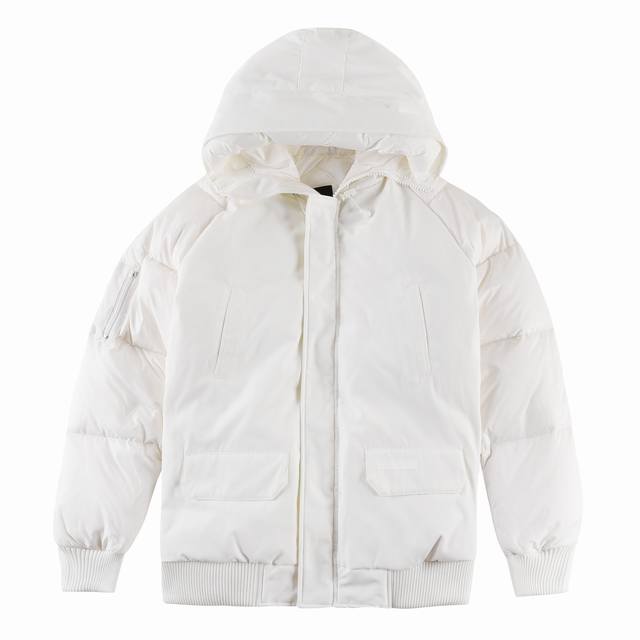 新款发售！ 加拿大鹅 Paradigm系列 新01款 带门襟的正面双向拉链，额外增大了覆盖面 轻质绗缝羽绒袖 上背部的编织抓带饰有“Canada Goose”徽