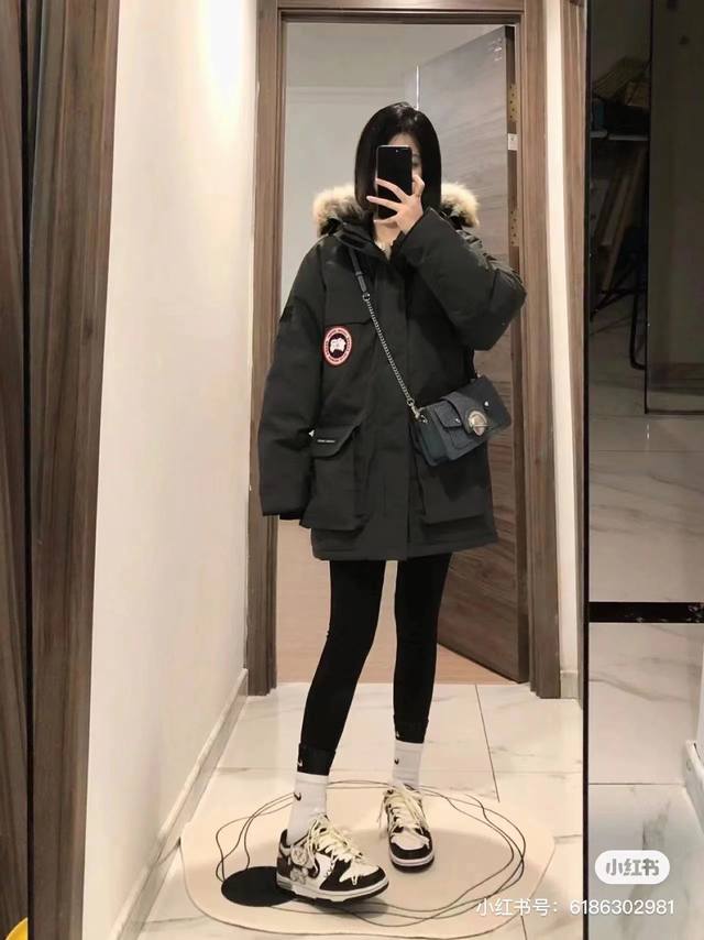 模特图 顶级原版 支持芯片感应 配手提袋 加包装盒+70 加拿大鹅08款羽绒服 过去几年一直合作的小伙伴都知道，不管外面出啥咱们纯原正品贸易公司出货经过时间考验