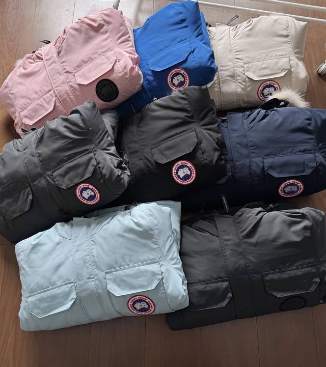 顶级原版 支持芯片感应 配手提袋 加包装盒+70 加拿大鹅08款羽绒服 过去几年一直合作的小伙伴都知道，不管外面出啥咱们纯原正品贸易公司出货经过时间考验好评如潮