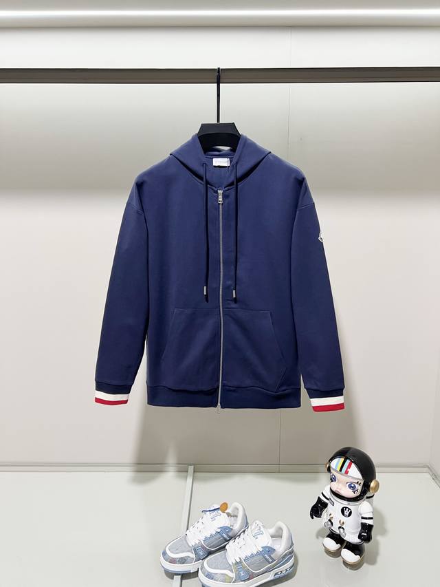 Moncler 蒙口 定制面料套装拉链连帽外套 简约手臂品牌Logo小徽章螺纹袖口工艺 官方同步 高版本 高品质 时尚个性 百搭潮流 纯原品质 原版面料 吊牌