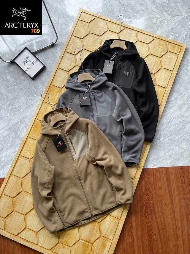 Arc'teryx始祖鸟双面连帽摇粒绒三色外套 上身无重量感 速暖中间层 保温调节 连帽设计季精品摇粒绒 通用、简洁的Pdry连帽衣，适合各种活动穿着。抓绒系列