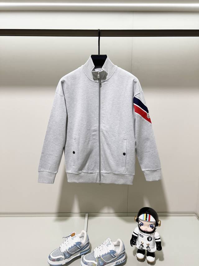 Moncler 蒙口 定制面料套装拉链外套 红蓝织带拼接设计品牌章仔Logo工艺 官方同步 高版本 高品质 时尚个性 百搭潮流 纯原品质 原版面料 吊牌 领标