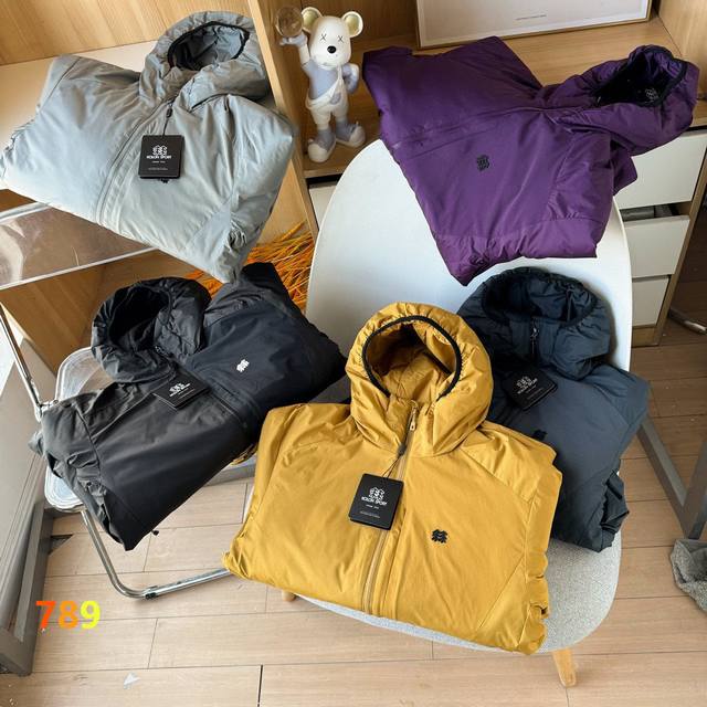 Kolon Sport科隆秋冬款上新情侣款防户外棉衣 ，配备收纳袋，可收纳为U型枕！ 户外版防水棉衣，轻量化 五防科技面料 ，具备优异的户外功能性 面料是重中之