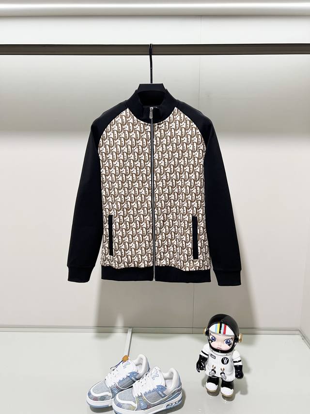 Dior 迪奥 定制面料套装拉链外套 撞色拼接工艺老花字母Logo满印标识 官方同步 高版本 高品质 时尚个性 百搭潮流 纯原品质 原版面料 吊牌 领标 水洗麦