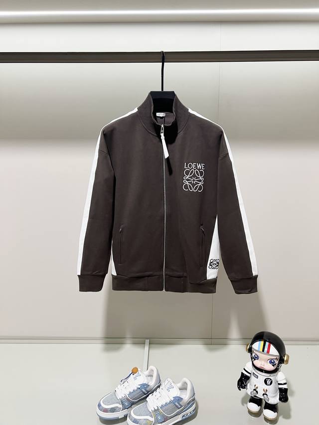 Loewe 罗意威 定制面料套装拉链立领外套 撞色拼接设计刺绣小标字母Logo标识 官方同步 高版本 高品质 时尚个性 百搭潮流 纯原品质 原版面料 吊牌 领标