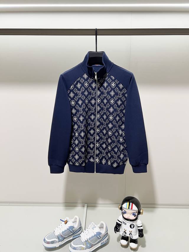 Louisvuitton 路易威登定制面料立领外套 经典标志性字母Logo印花拼接设计工艺 官方同步 高版本 高品质 时尚个性 百搭潮流 纯原品质 原版面料 吊