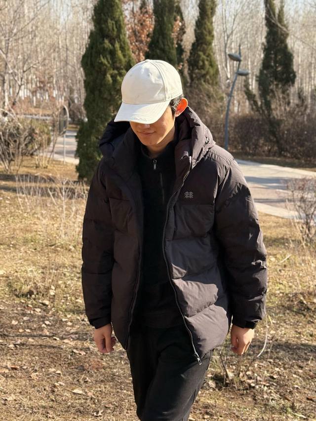 可隆Kolon Sport Ss25 高端商务系列 户外防风防水加厚保暖拉链连帽长袖鹅绒羽绒服 男女同款 御寒于形，从容于心 在都市与自然的交汇处，真正的穿着艺