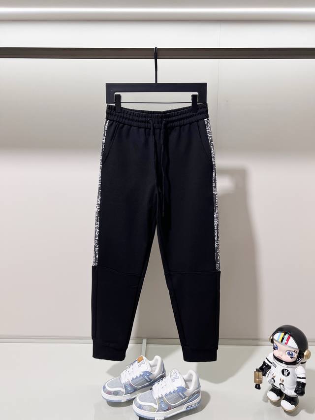 Fendi 芬迪 定制面料套装休闲卫裤 经典侧边Ff字母Logo标识织带拼接工艺 官方同步 高版本 高品质 时尚个性 百搭潮流 纯原品质 原版面料 吊牌 领标