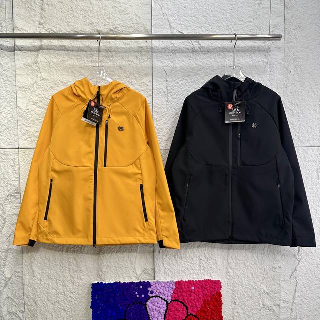 可隆Kolon Sport 户外休闲防风软壳连帽夹克外套 男款 防水面料 无惧风雨 上面上最低级的厚款软壳了 江浙沪冬天里面穿件卫衣就够了 胸标五金定制区别于市