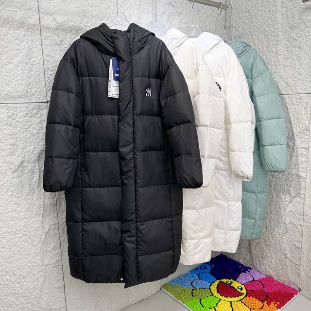 顶级版本 Mlb Ny专柜同步情侣长款连帽后背Ny大标羽绒服 后背大标镂空 长款连帽羽绒服 Mlb专柜男女情侣同款长款羽绒服带有港风的外套款独特的纯色系展现出超